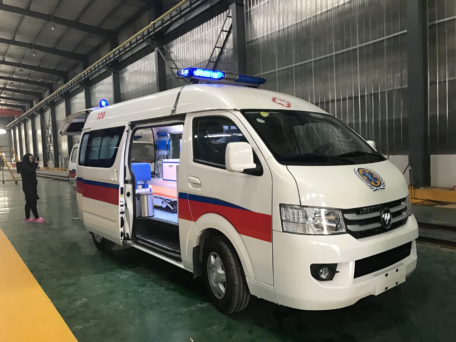 巴里坤哈萨克救护车转院