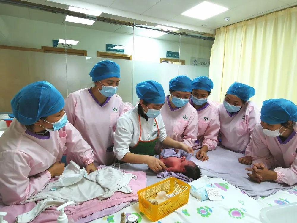 巴里坤哈萨克妇婴监护型护送