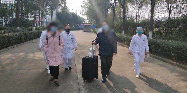 巴里坤哈萨克病人院后返乡